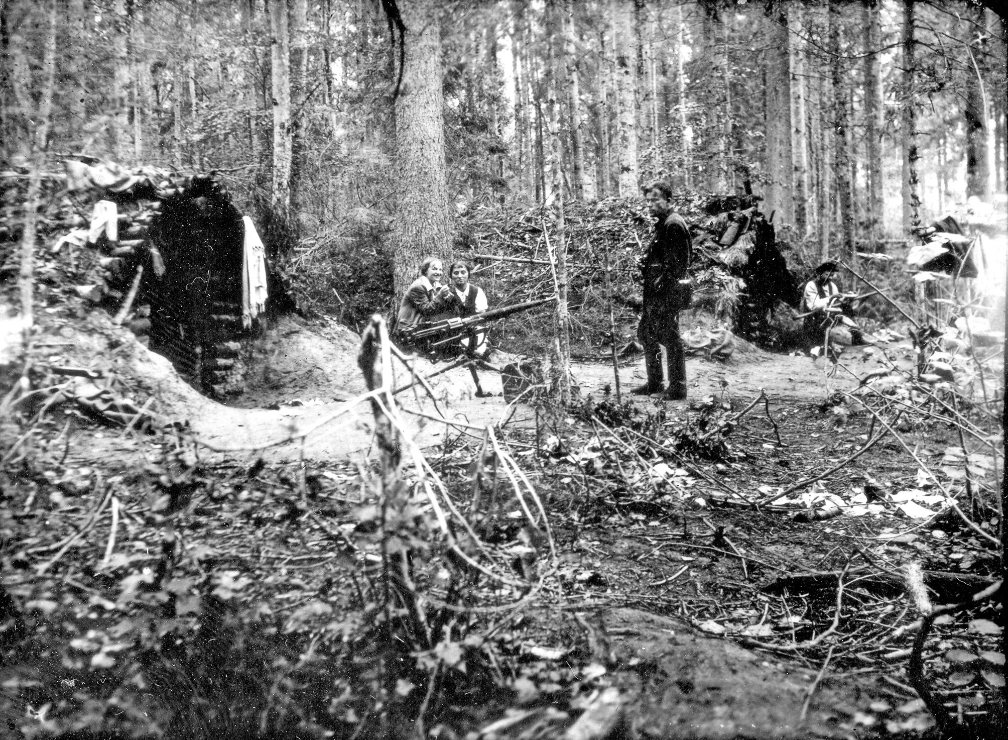 Campamento forestal de la brigada guerrillera Zheleznyak, región de Minsk. 1943
