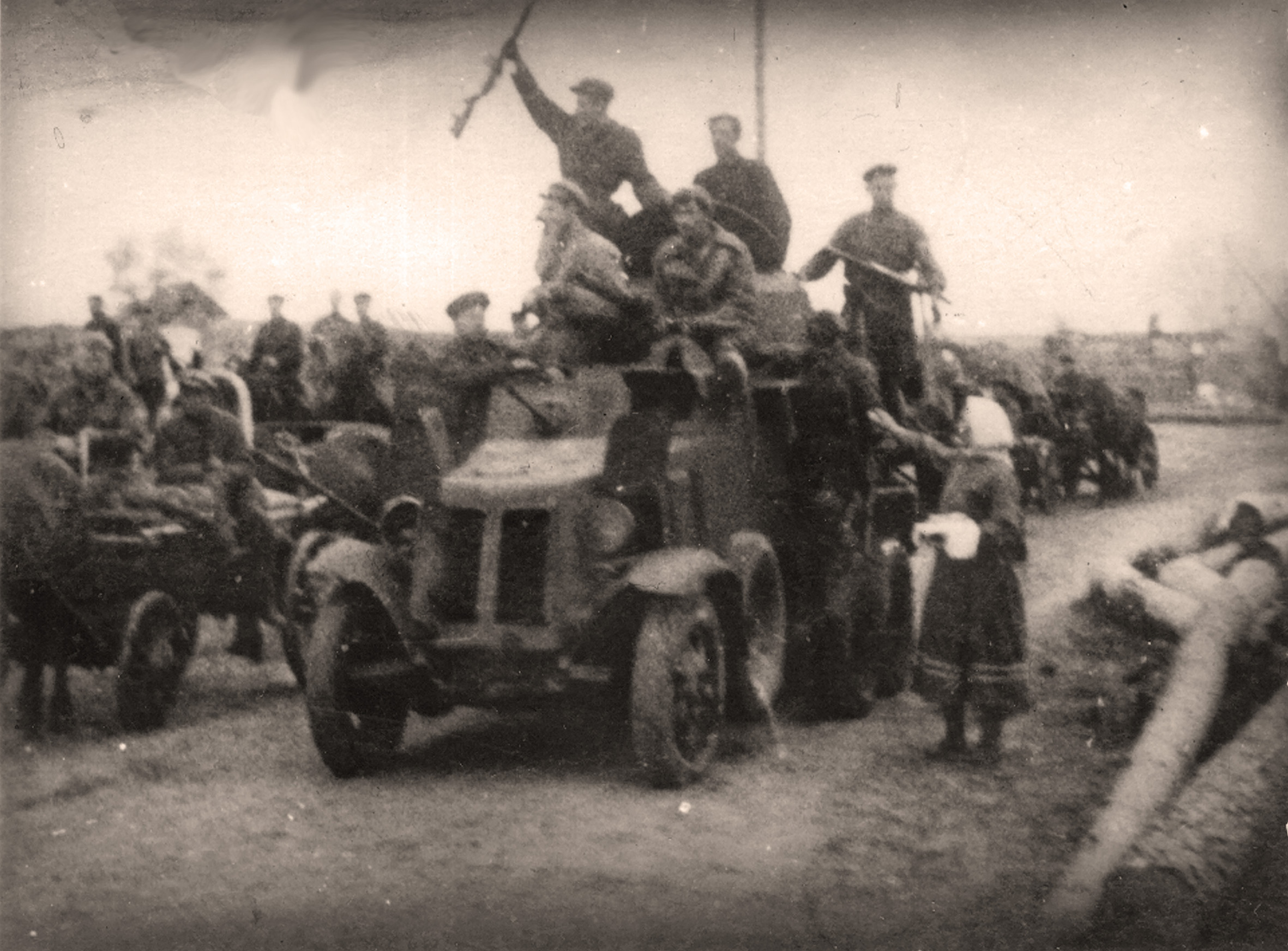 Guerrilleros de la brigada Zheleznyak de la provincia de Minsk en los días de unirse al Ejército Rojo. Julio de 1944 